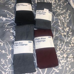 4 pairs Old Navy leggings New in package size medium